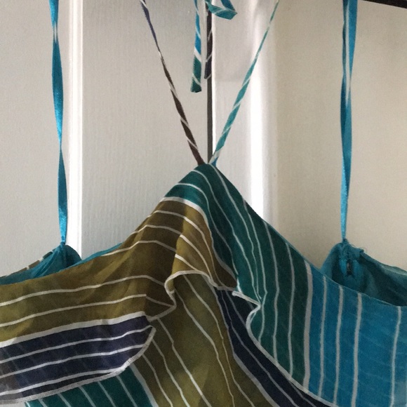 Guess halter top - Picture 2 of 6